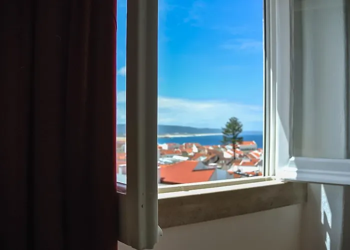 Nazare Hostel - Rooms & Dorms