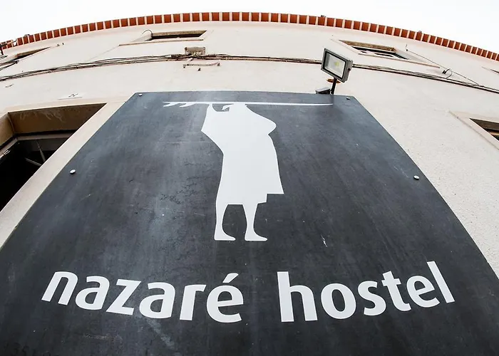 Nazare Hostel - Rooms & Dorms